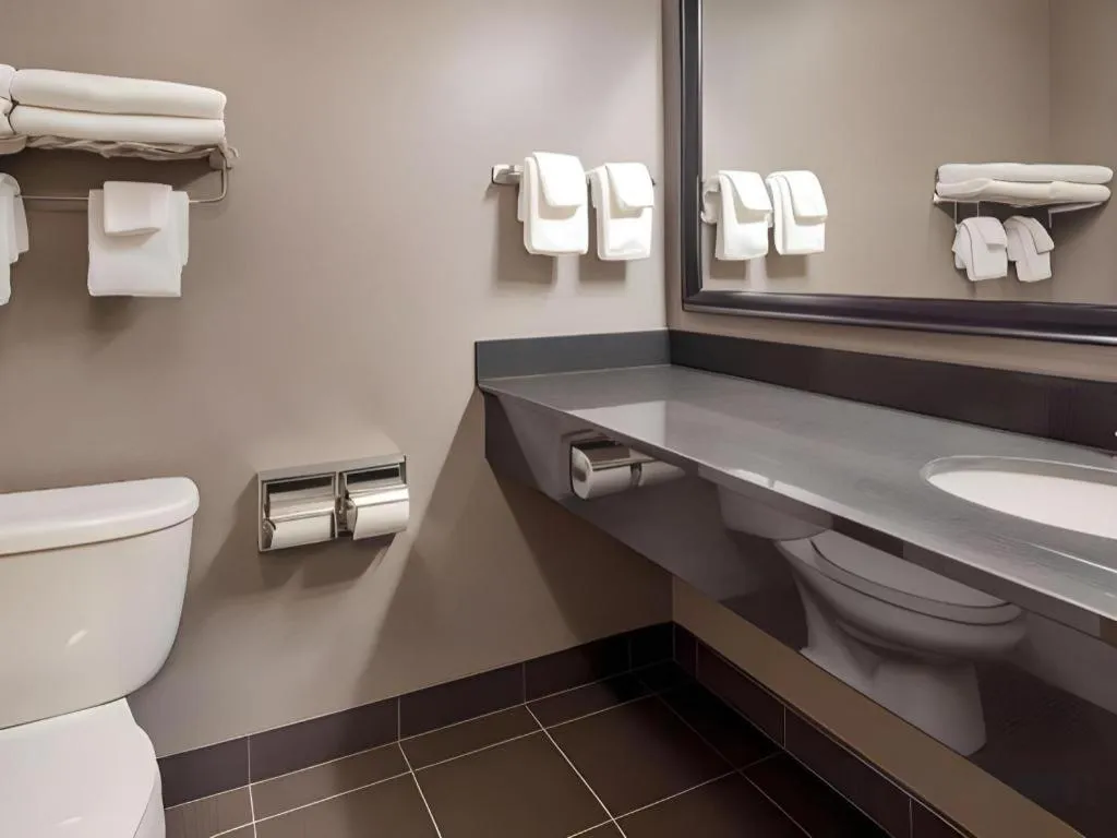 Best Western Plus Eastgate Inn & Suites