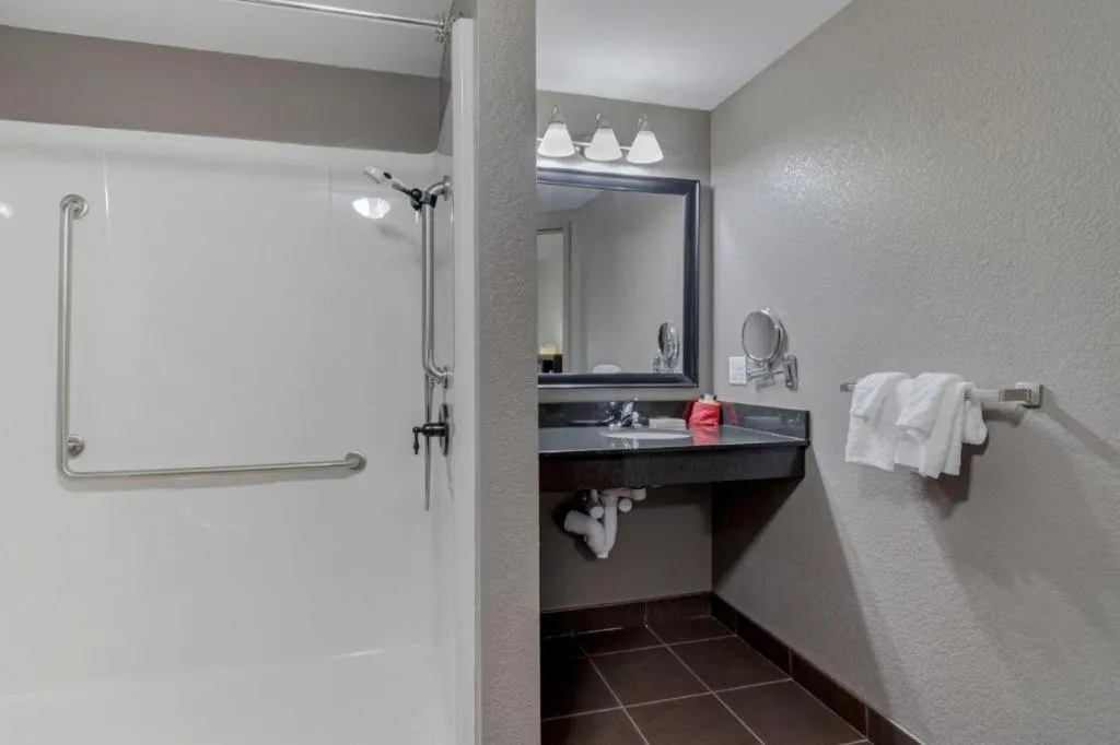 Best Western Plus Eastgate Inn & Suites