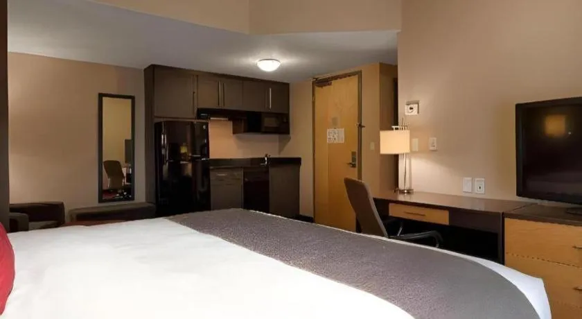 Bed in Best Western Plus Eastgate Inn & Suites