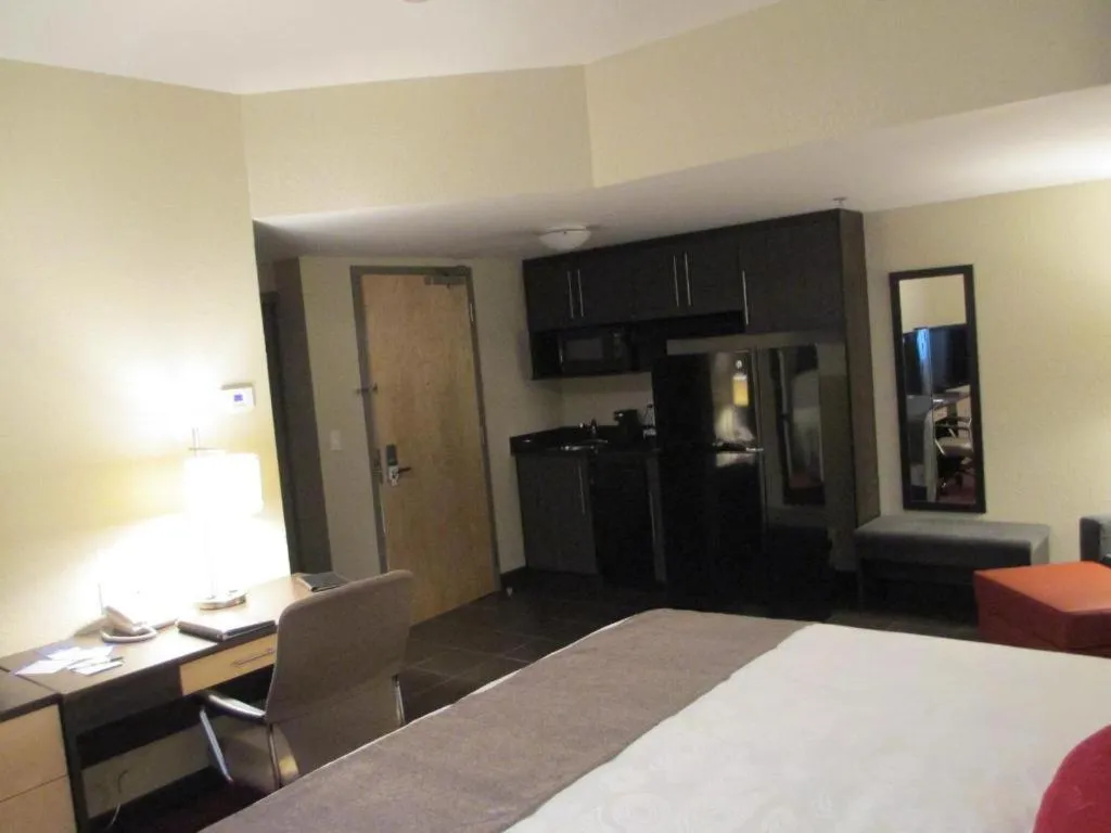 Bed in Best Western Plus Eastgate Inn & Suites