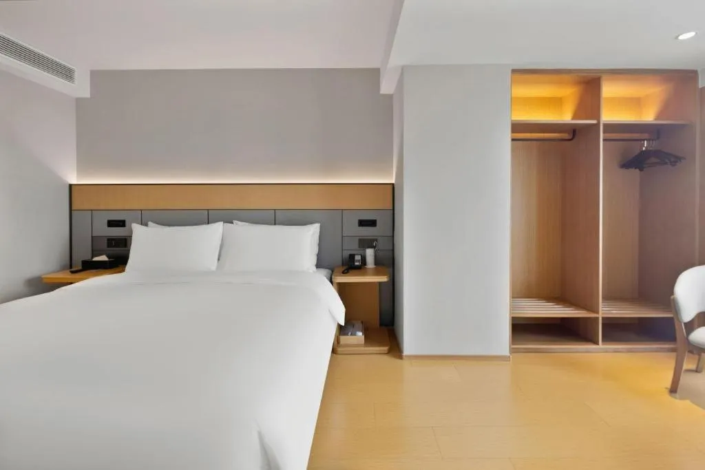 Bed in JI Hotel Chongqing Shangqing Temple