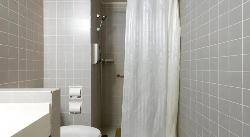 Jinjiang Inn Weihai Liugong Island Scenic Spot Shopping Market