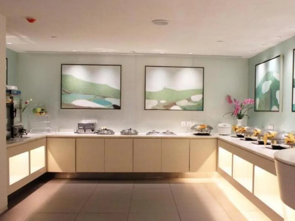 Jinjiang Inn Weihai Liugong Island Scenic Spot Shopping Market