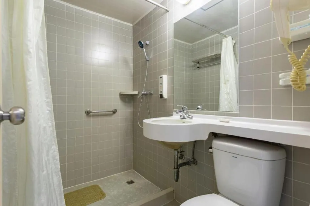 Jinjiang Inn Weihai Liugong Island Scenic Spot Shopping Market