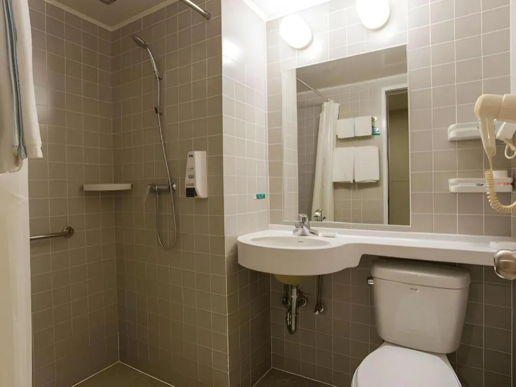 Jinjiang Inn Weihai Liugong Island Scenic Spot Shopping Market