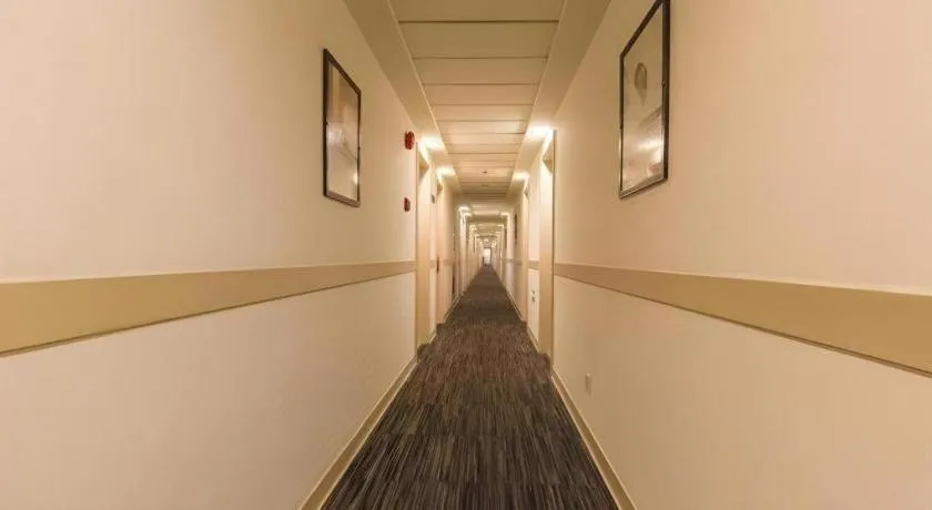 Jinjiang Inn Weihai Liugong Island Scenic Spot Shopping Market