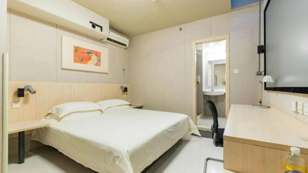 Bed in Jinjiang Inn Caoan Road