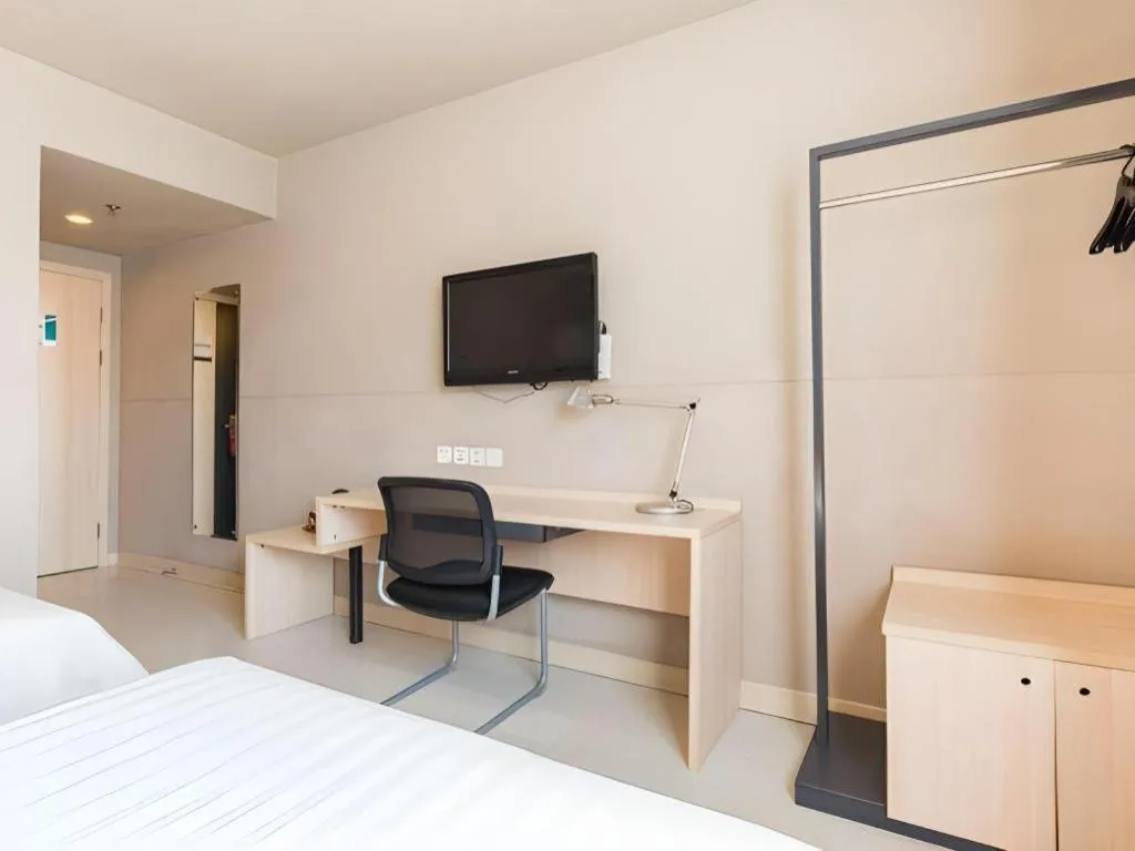 Bed in Jinjiang Inn Caoan Road