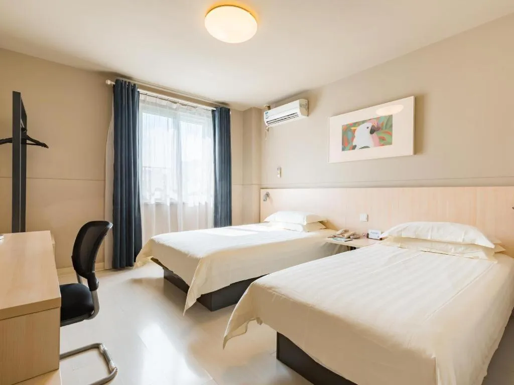 Bed in Jinjiang Inn Caoan Road