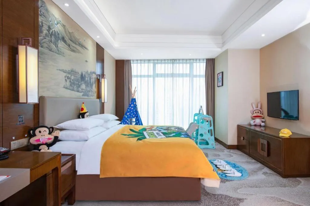 Bed in New Century Grand Hotel Hangzhou Fuyang Dongfangmao