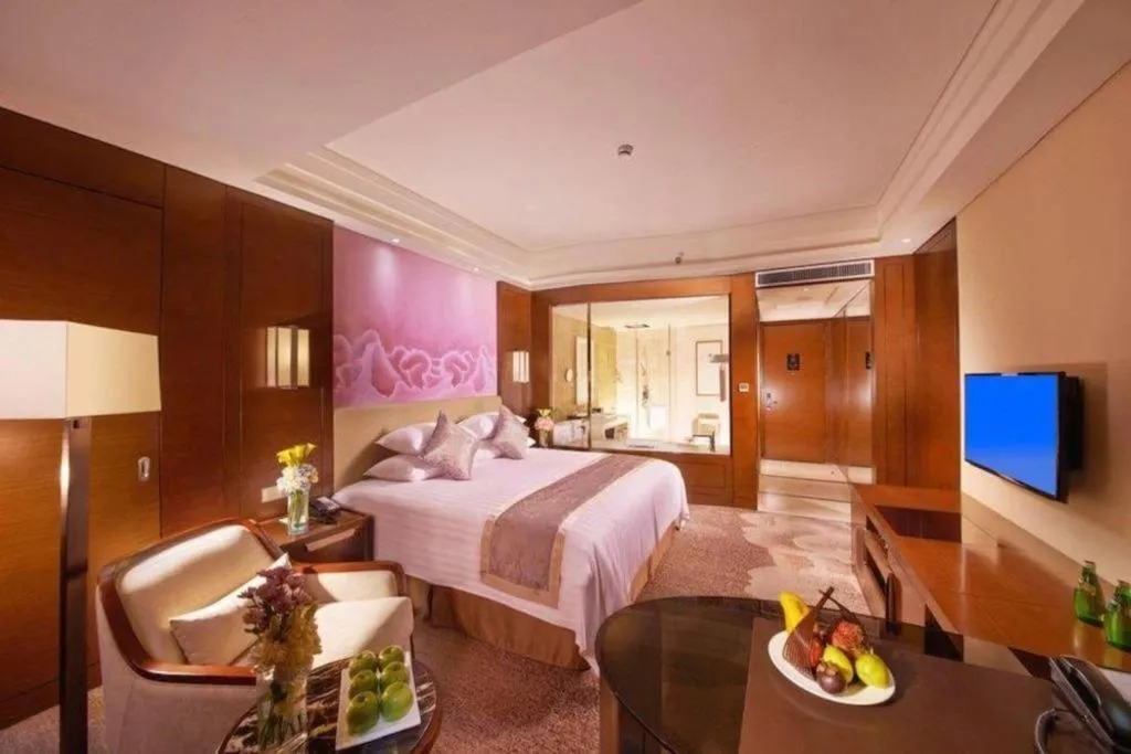 Bed in New Century Grand Hotel Hangzhou Fuyang Dongfangmao