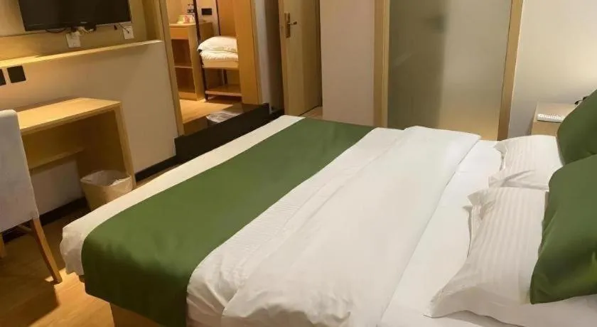 Bed in GreenTree Inn Liaoning Province Huludao City Xingcheng Shoushan Express Hotel