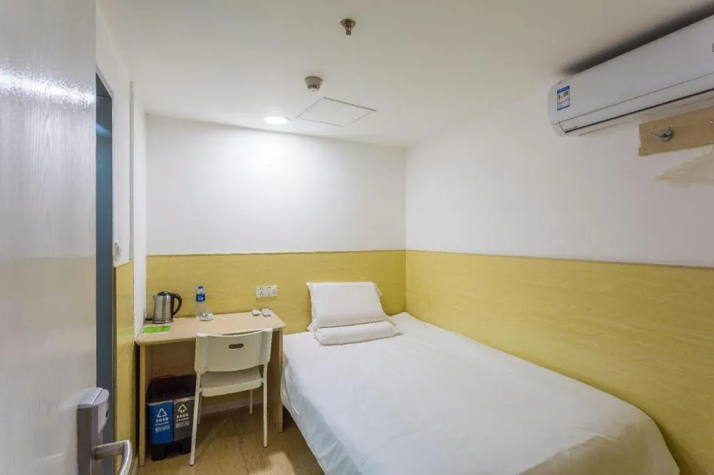 Bed in Hi Inn Guangzhou Gangding Metro Station