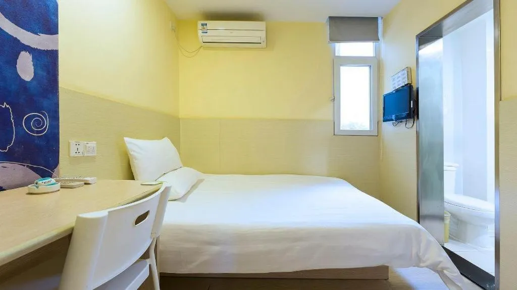 Bed in Hi Inn Guangzhou Gangding Metro Station