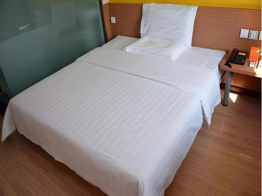 Bed in 7 Days Inn Beijing Niujie Street Metro Station Xuanwu Hospital