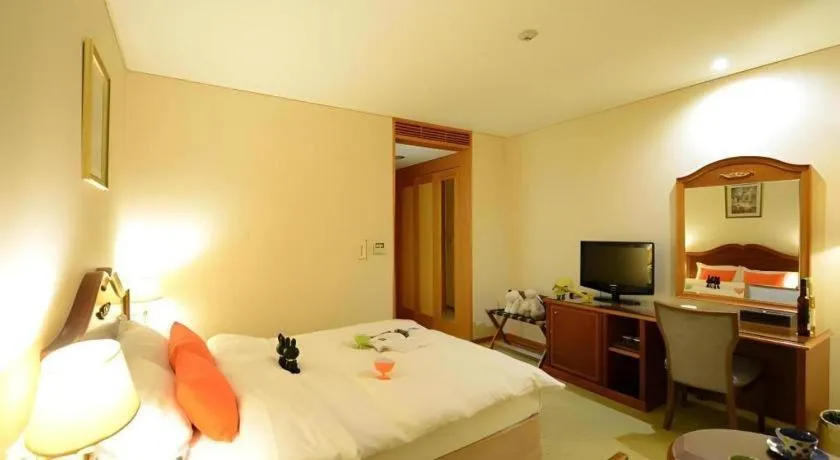 Bed in Onyang Hot Spring Hotel