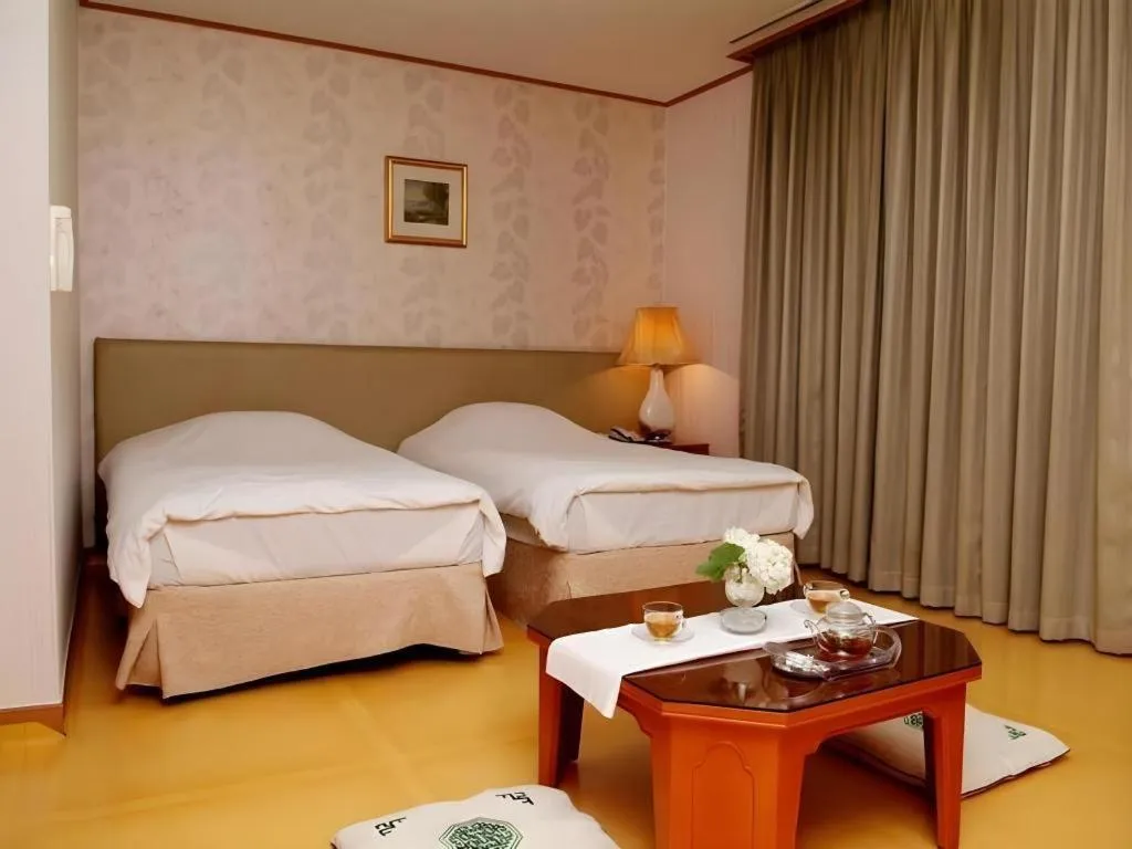 Bed in Onyang Hot Spring Hotel