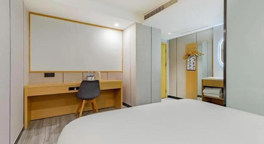 Bed in GreenTree Alliance Jiangsu Nanjing Pukou District Zhongsheng Street Wende Road Metro Station Hotel