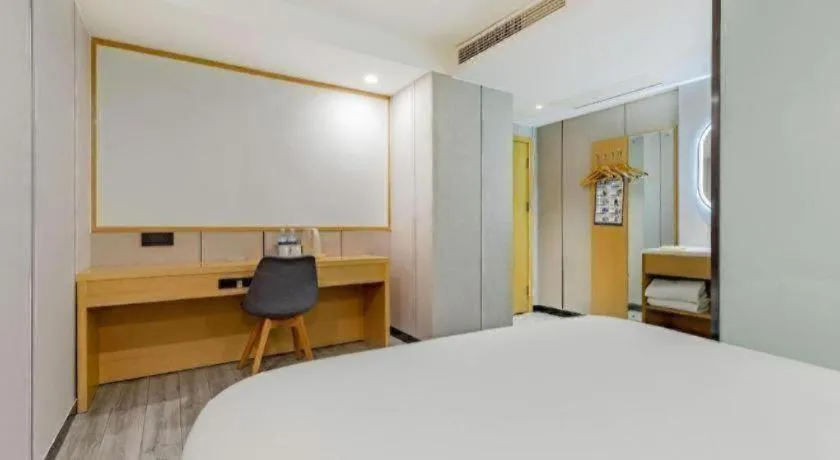 Bed in GreenTree Alliance Jiangsu Nanjing Pukou District Zhongsheng Street Wende Road Metro Station Hotel