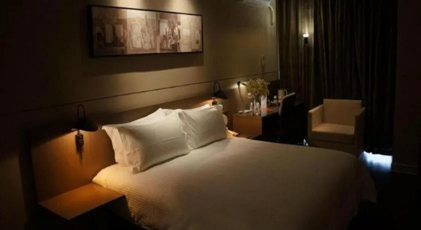 Bed in Jinjiang Inn Select Shanghai International Tourism and Resorts Zone Chuansha Road Subway Station