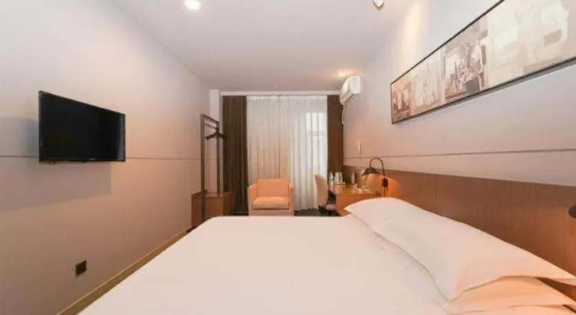 Bed in Jinjiang Inn Select Shanghai International Tourism and Resorts Zone Chuansha Road Subway Station