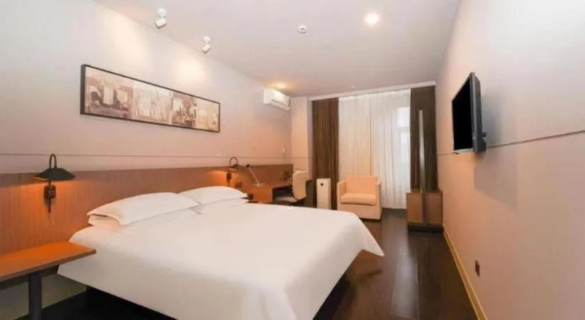Bed in Jinjiang Inn Select Shanghai International Tourism and Resorts Zone Chuansha Road Subway Station