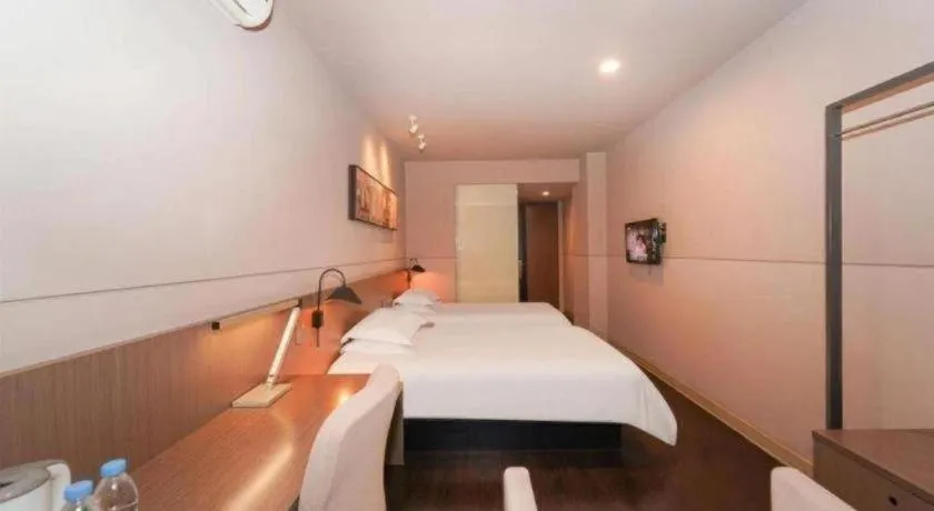 Bed in Jinjiang Inn Select Shanghai International Tourism and Resorts Zone Chuansha Road Subway Station