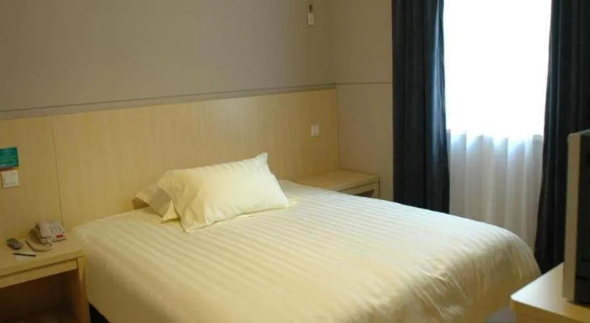 Bed in Jinjiang Inn Select Shanghai International Tourism and Resorts Zone Chuansha Road Subway Station