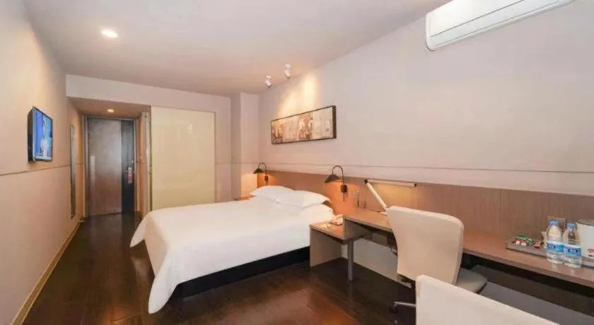 Bed in Jinjiang Inn Select Shanghai International Tourism and Resorts Zone Chuansha Road Subway Station