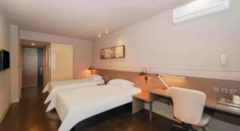 Bed in Jinjiang Inn Select Shanghai International Tourism and Resorts Zone Chuansha Road Subway Station