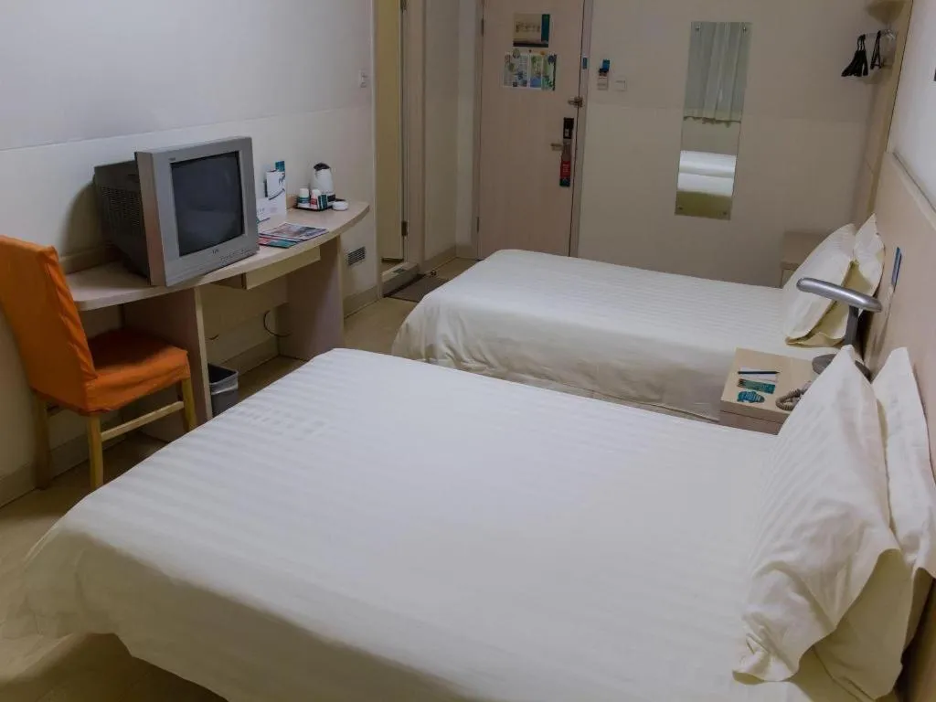 Bed in Jinjiang Inn Select Shanghai International Tourism and Resorts Zone Chuansha Road Subway Station