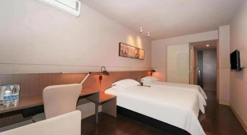 Bed in Jinjiang Inn Select Shanghai International Tourism and Resorts Zone Chuansha Road Subway Station