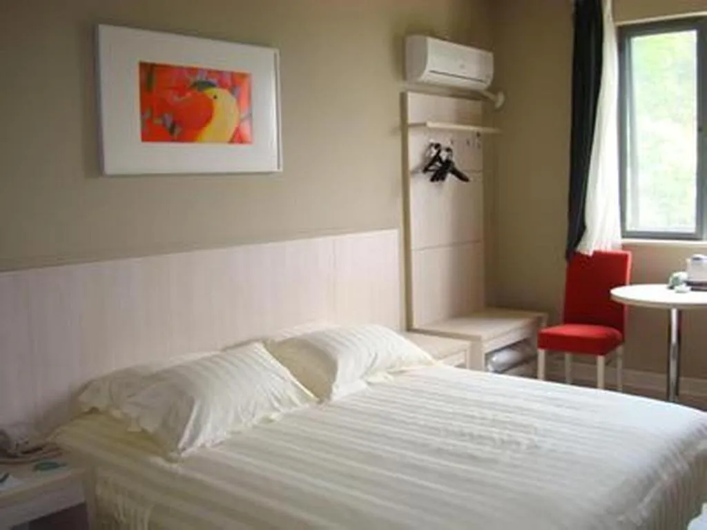 Bed in Jinjiang Inn Select Shanghai International Tourism and Resorts Zone Chuansha Road Subway Station
