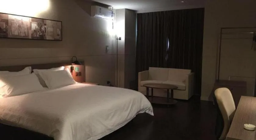 Bed in Jinjiang Inn Select Shanghai International Tourism and Resorts Zone Chuansha Road Subway Station