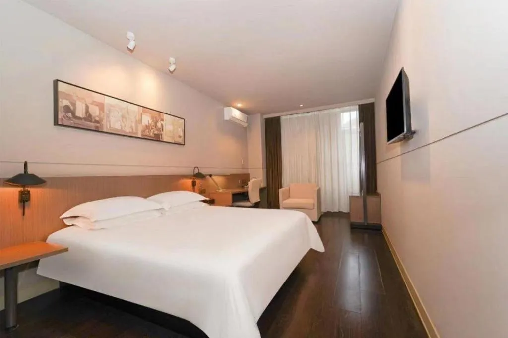 Bed in Jinjiang Inn Select Shanghai International Tourism and Resorts Zone Chuansha Road Subway Station