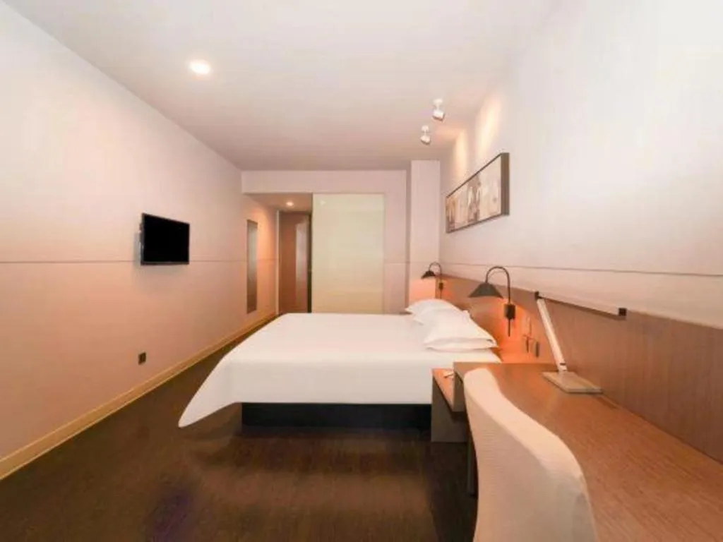 Bed in Jinjiang Inn Select Shanghai International Tourism and Resorts Zone Chuansha Road Subway Station