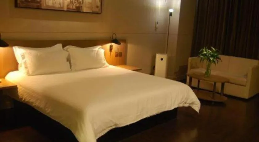 Bed in Jinjiang Inn Select Shanghai International Tourism and Resorts Zone Chuansha Road Subway Station