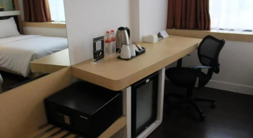 Bed in Brits Hotel Karawang