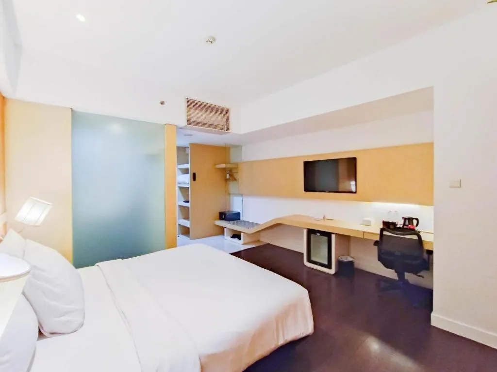 Bed in Brits Hotel Karawang