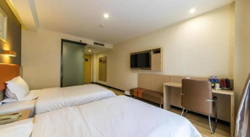 Bed in 7 Days Premium Tangshan Railway Station Jiaotong University