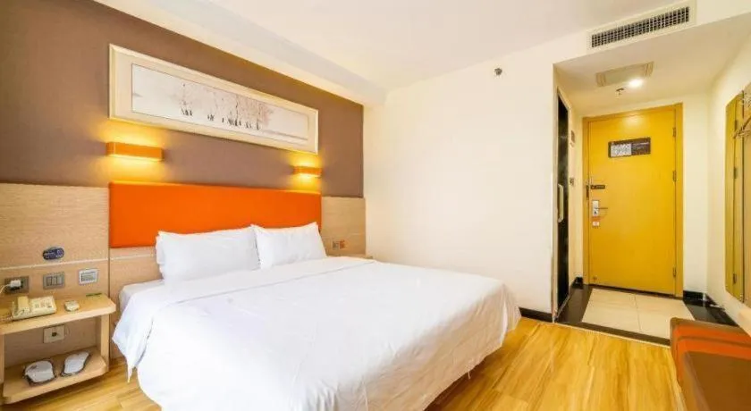 Bed in 7 Days Premium Tangshan Railway Station Jiaotong University