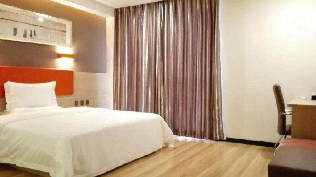 Bed in 7 Days Premium Tangshan Railway Station Jiaotong University