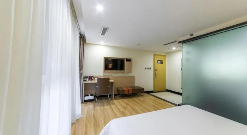 Bed in 7 Days Premium Tangshan Railway Station Jiaotong University