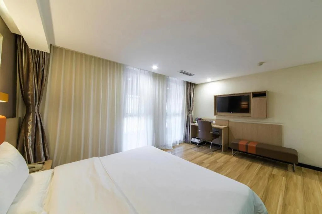 Bed in 7 Days Premium Tangshan Railway Station Jiaotong University