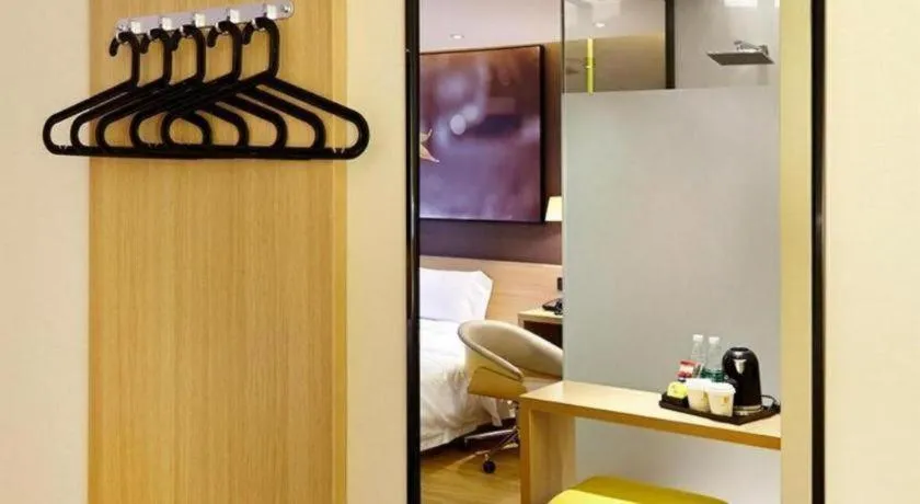 Bed in 7 Days Premium Tangshan Railway Station Jiaotong University