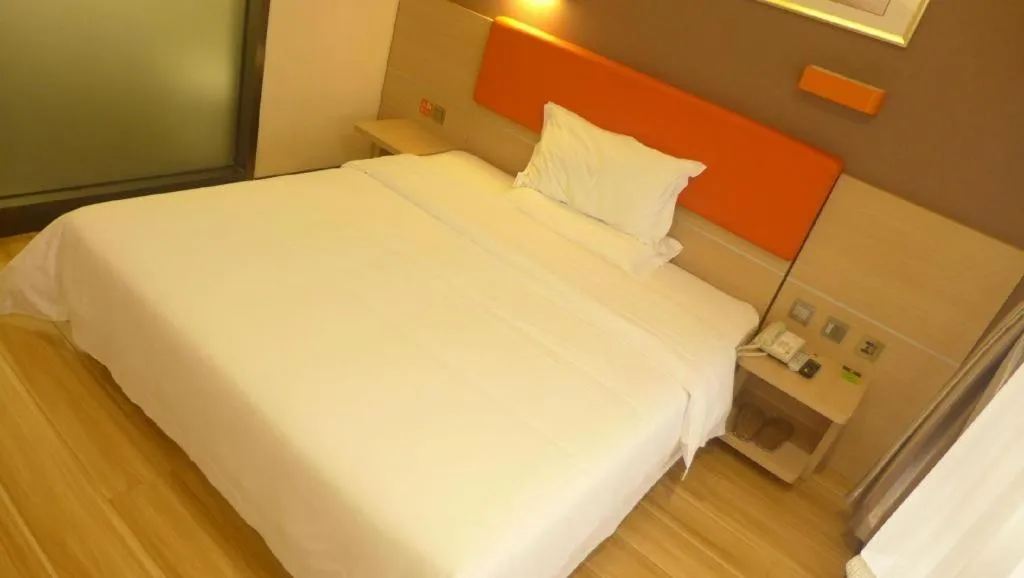 Bed in 7 Days Premium Tangshan Railway Station Jiaotong University