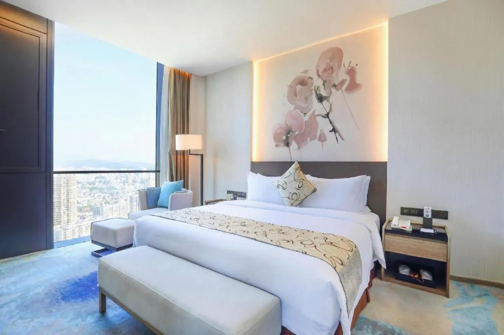 Bed in LONGYAN JINGHUA FLIPORT HOTEL