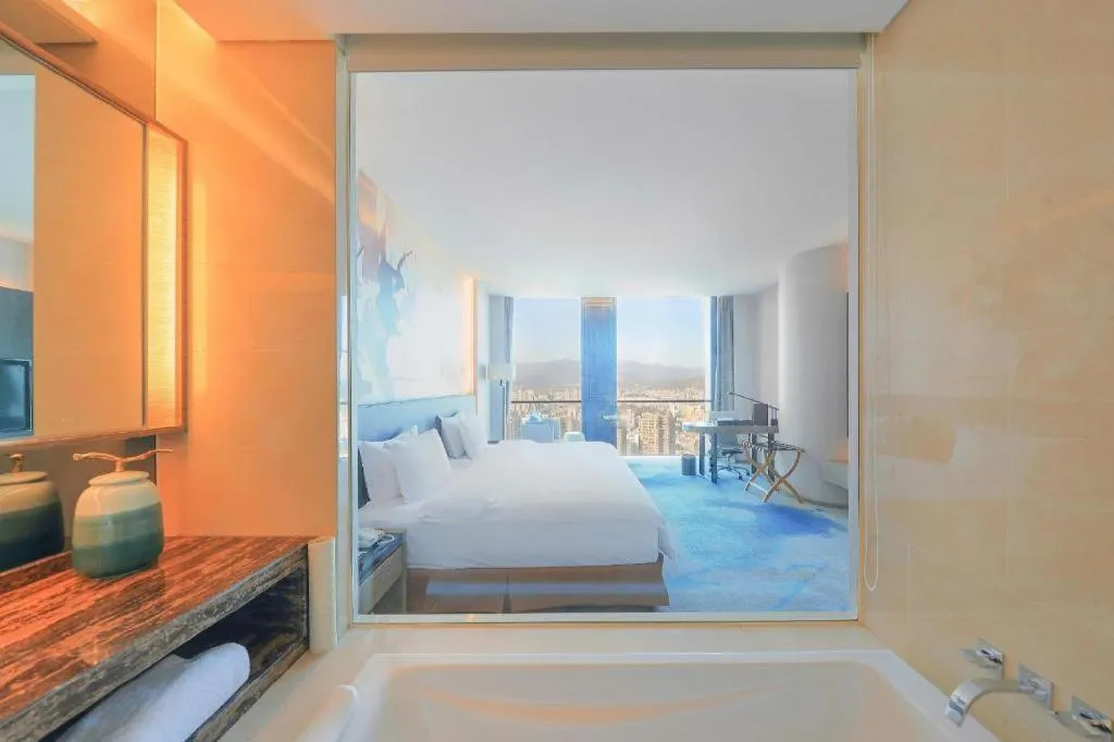 Bed in LONGYAN JINGHUA FLIPORT HOTEL