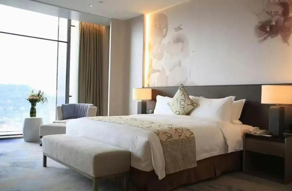 Bed in LONGYAN JINGHUA FLIPORT HOTEL