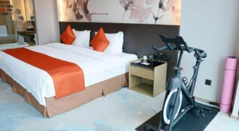 Bed in LONGYAN JINGHUA FLIPORT HOTEL